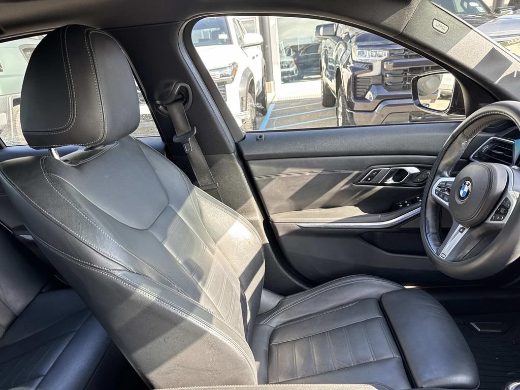 Used 2019 BMW 330i Sedan w/ M Sport Package RWD image 11