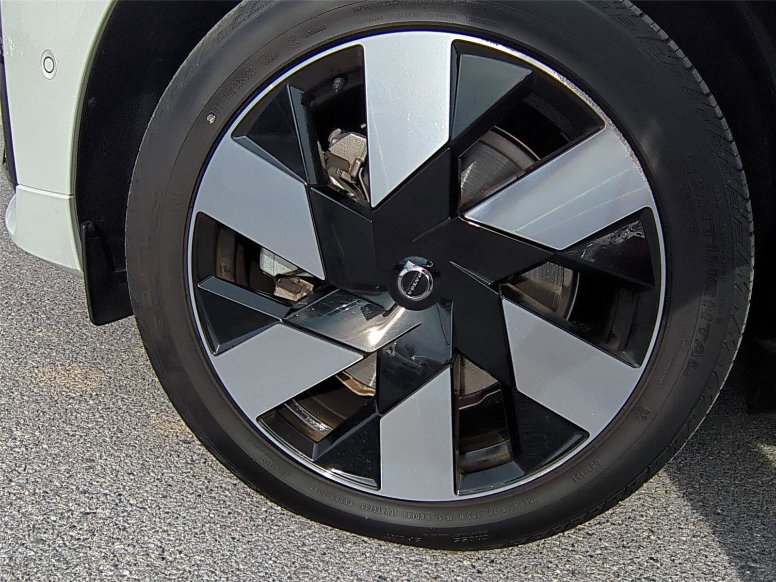 Used 2025 Volvo XC60 T8 Ultra w/ Protection Package Premier image 23