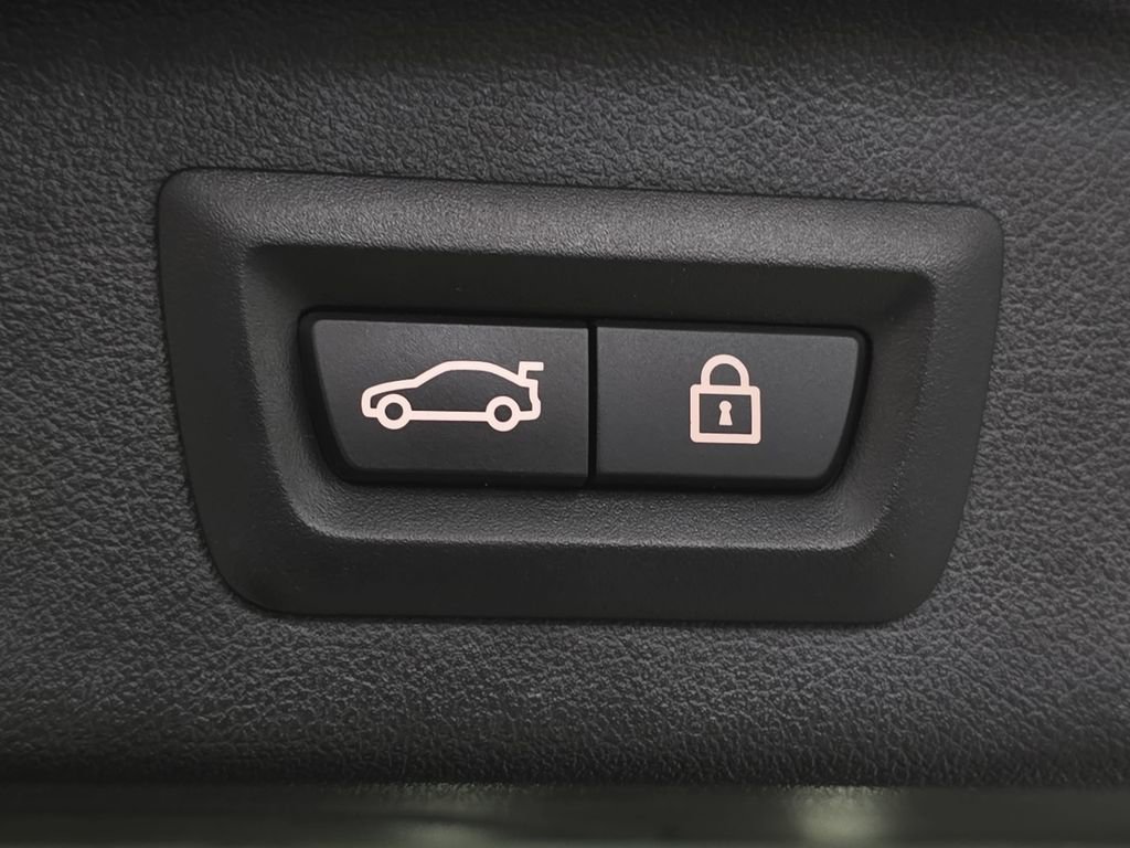 Certified 2023 BMW X7 xDrive40i w/ M Sport Package image 27