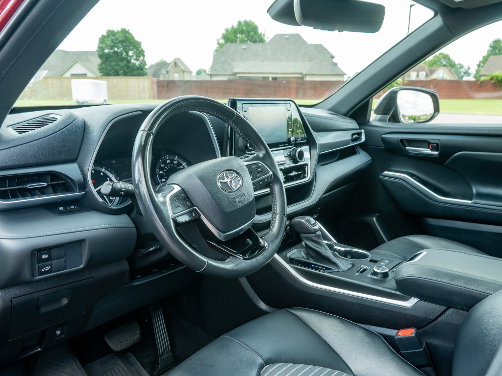 Used 2021 Toyota Highlander XSE AWD/4WD image 10