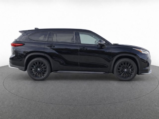 Used 2023 Toyota Highlander XSE FWD image 8