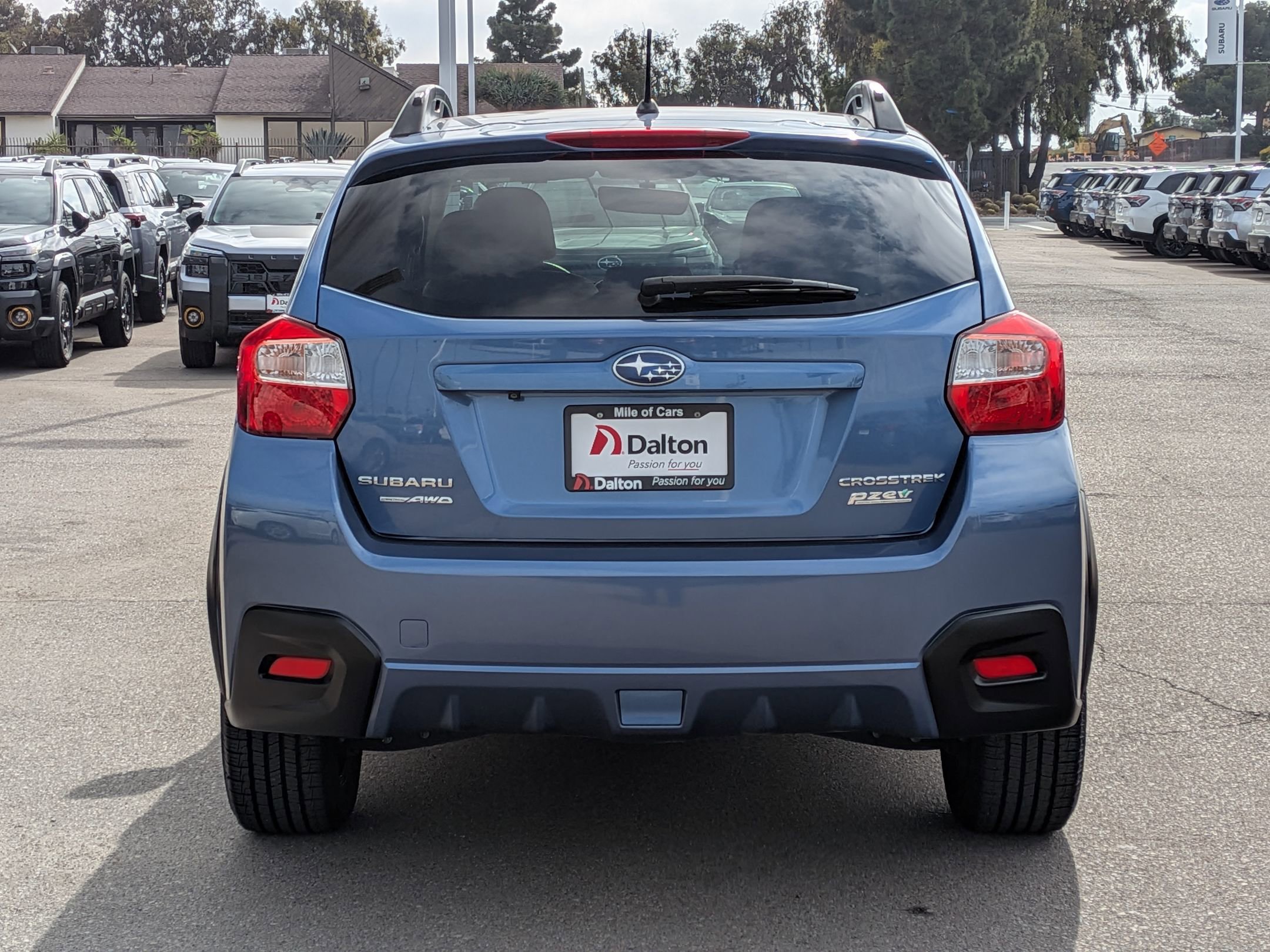 Used 2017 Subaru Crosstrek 2.0i Premium w/ Moonroof Package AWD/4WD image 3