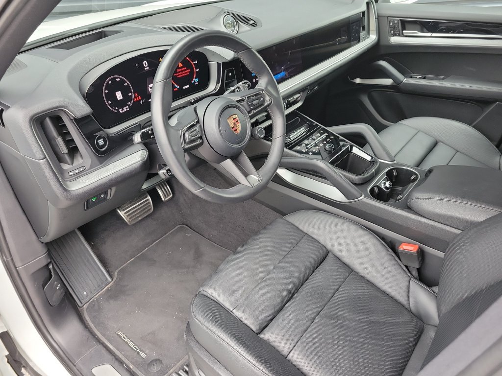 Certified 2026 Porsche Cayenne AWD/4WD image 4