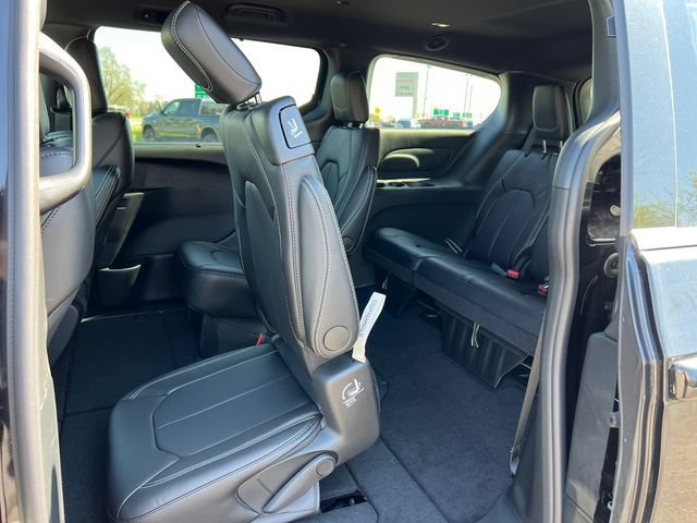 New 2026 Chrysler Pacifica Select FWD image 37