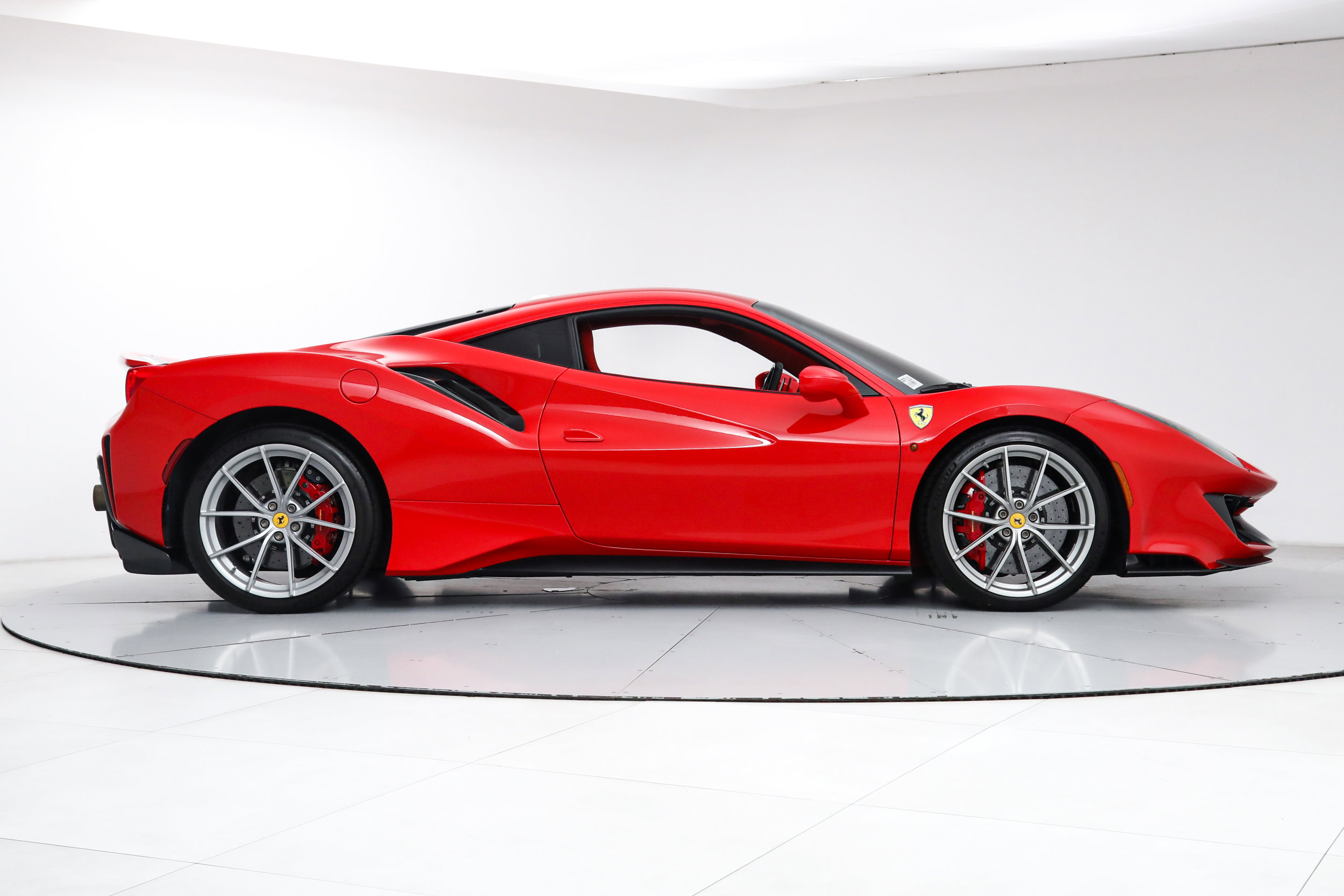 Used 2019 Ferrari 488 Pista Coupe image 9