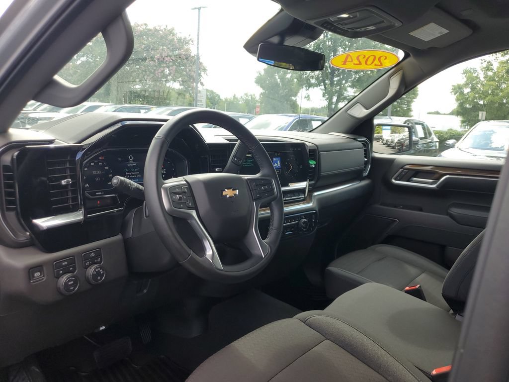 Used 2024 Chevrolet Silverado 1500 LT AWD/4WD image 18