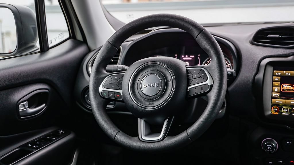 Used 2023 Jeep Renegade Latitude AWD/4WD image 18
