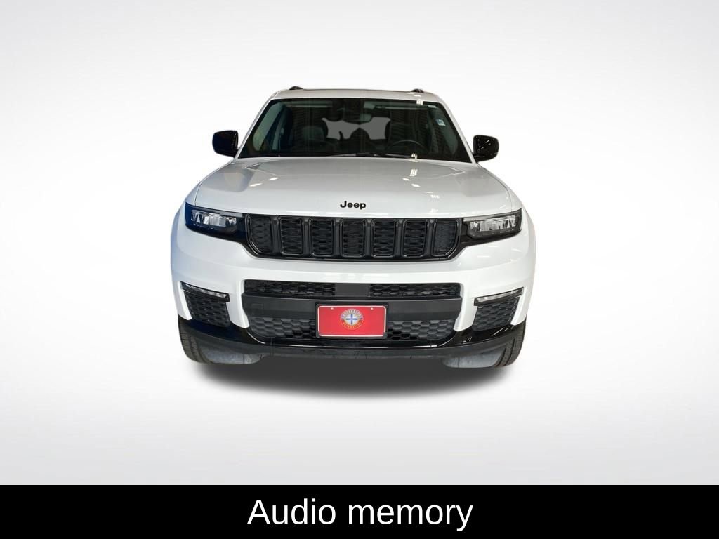 Used 2022 Jeep Grand Cherokee L Limited w/ Black Appearance Package AWD/4WD image 16