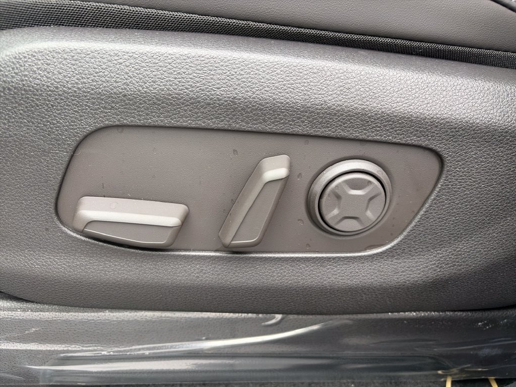 New 2027 Kia Carnival EX FWD image 16