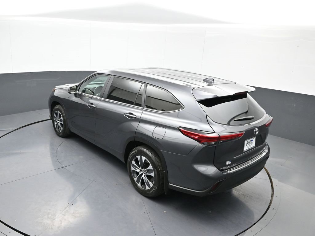 Certified 2023 Toyota Highlander XLE image 42