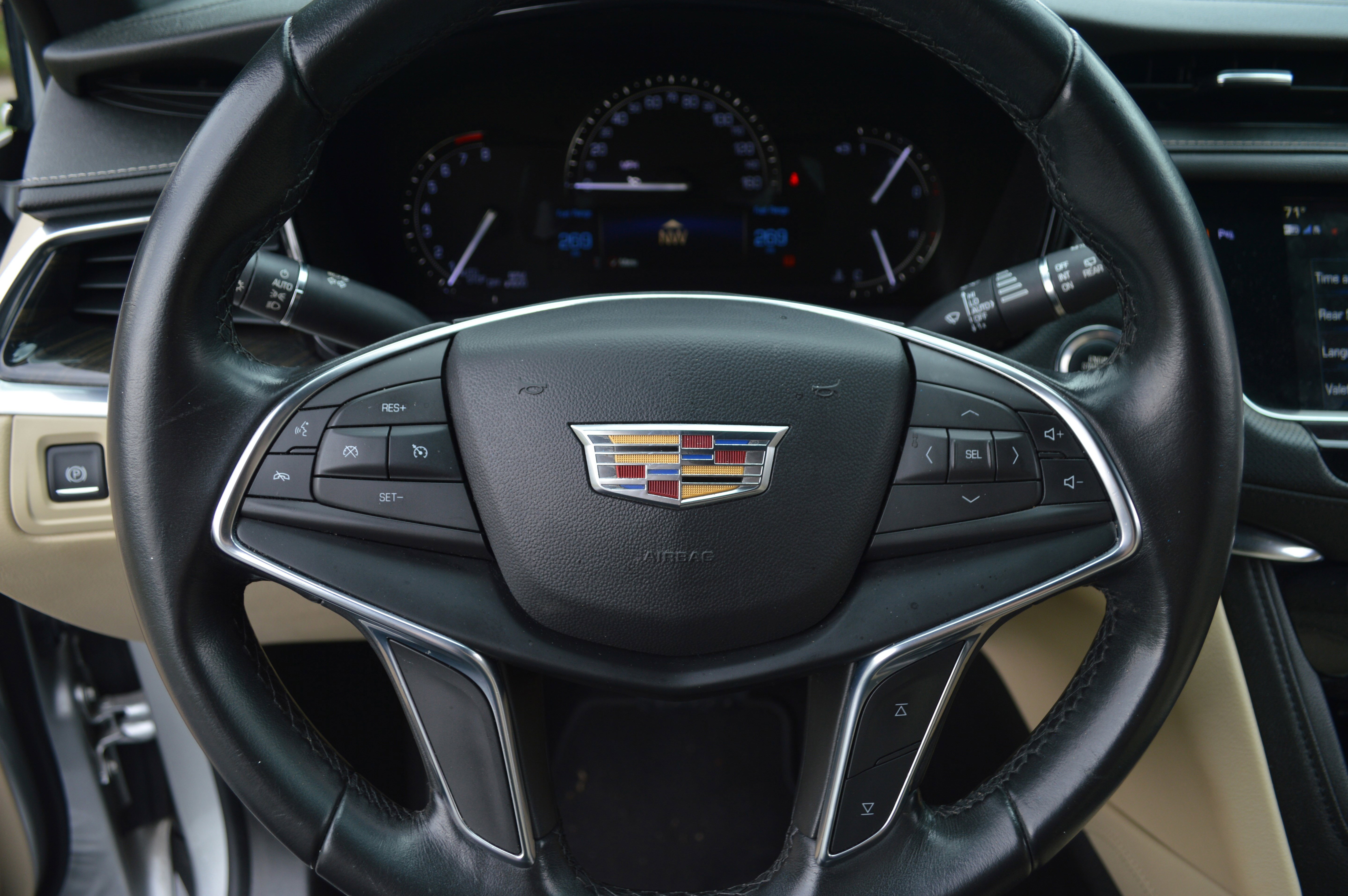 Used 2018 Cadillac XT5 FWD image 13