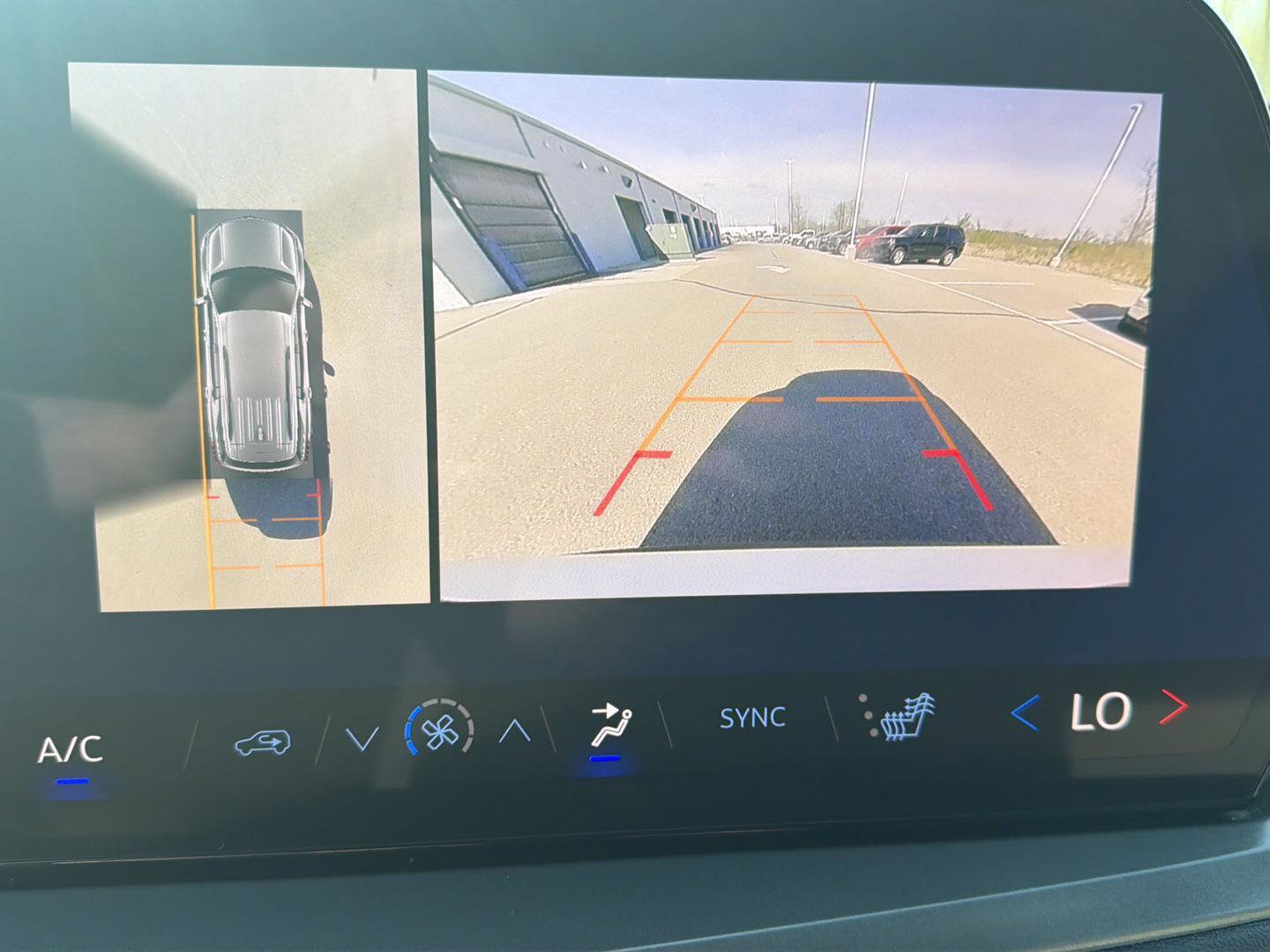 Used 2024 Chevrolet Traverse LT w/ Midnight/Sport Edition image 25