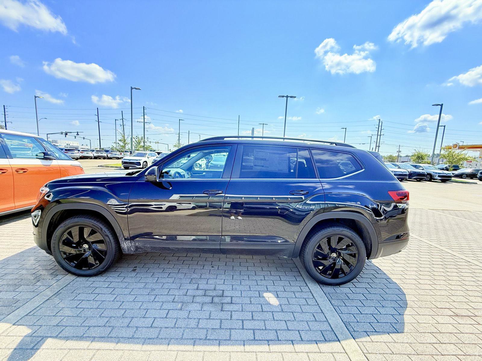 New 2026 Volkswagen Atlas SE image 6