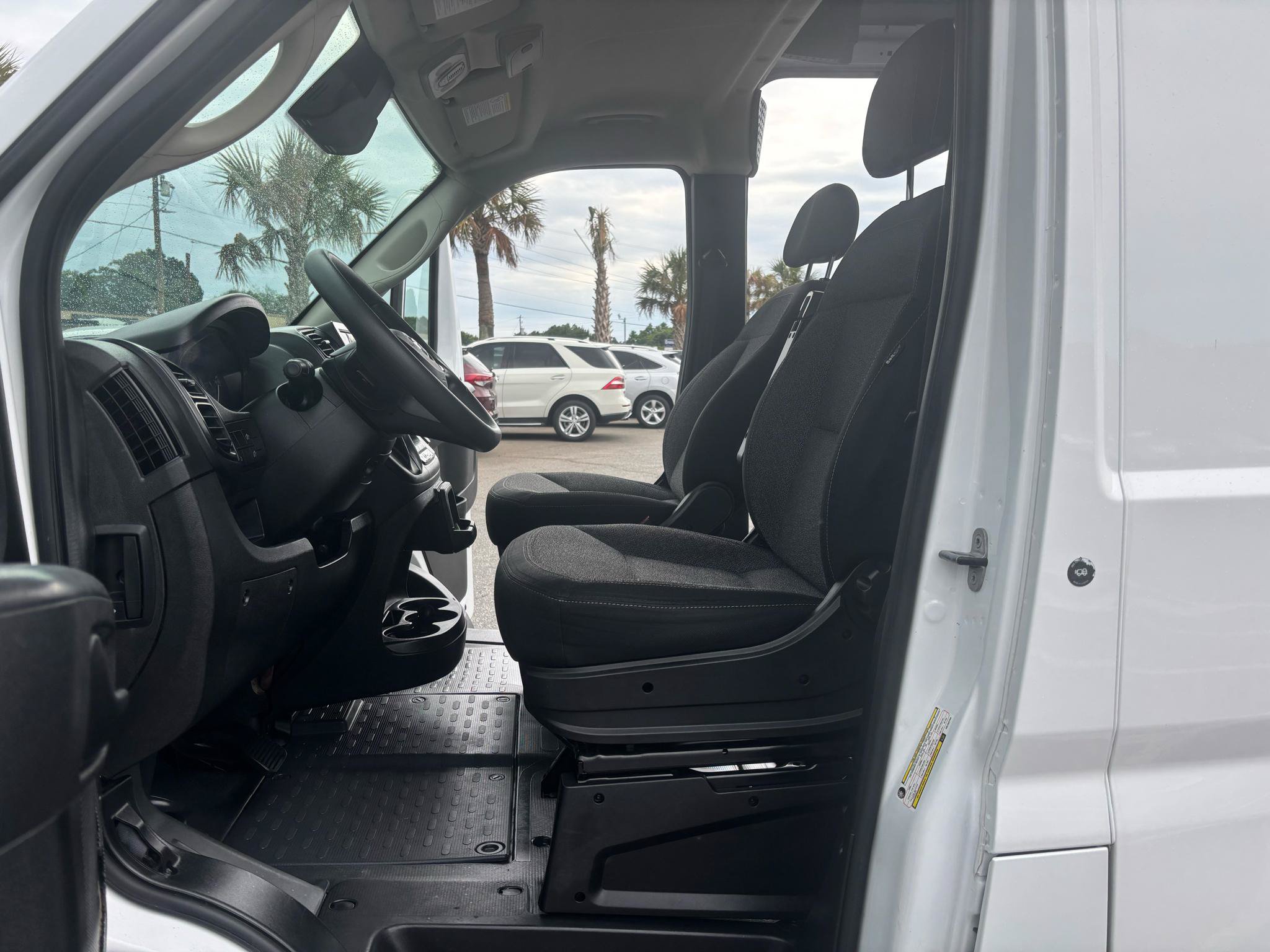 Used 2024 RAM ProMaster 2500 w/ Convenience Group FWD image 34
