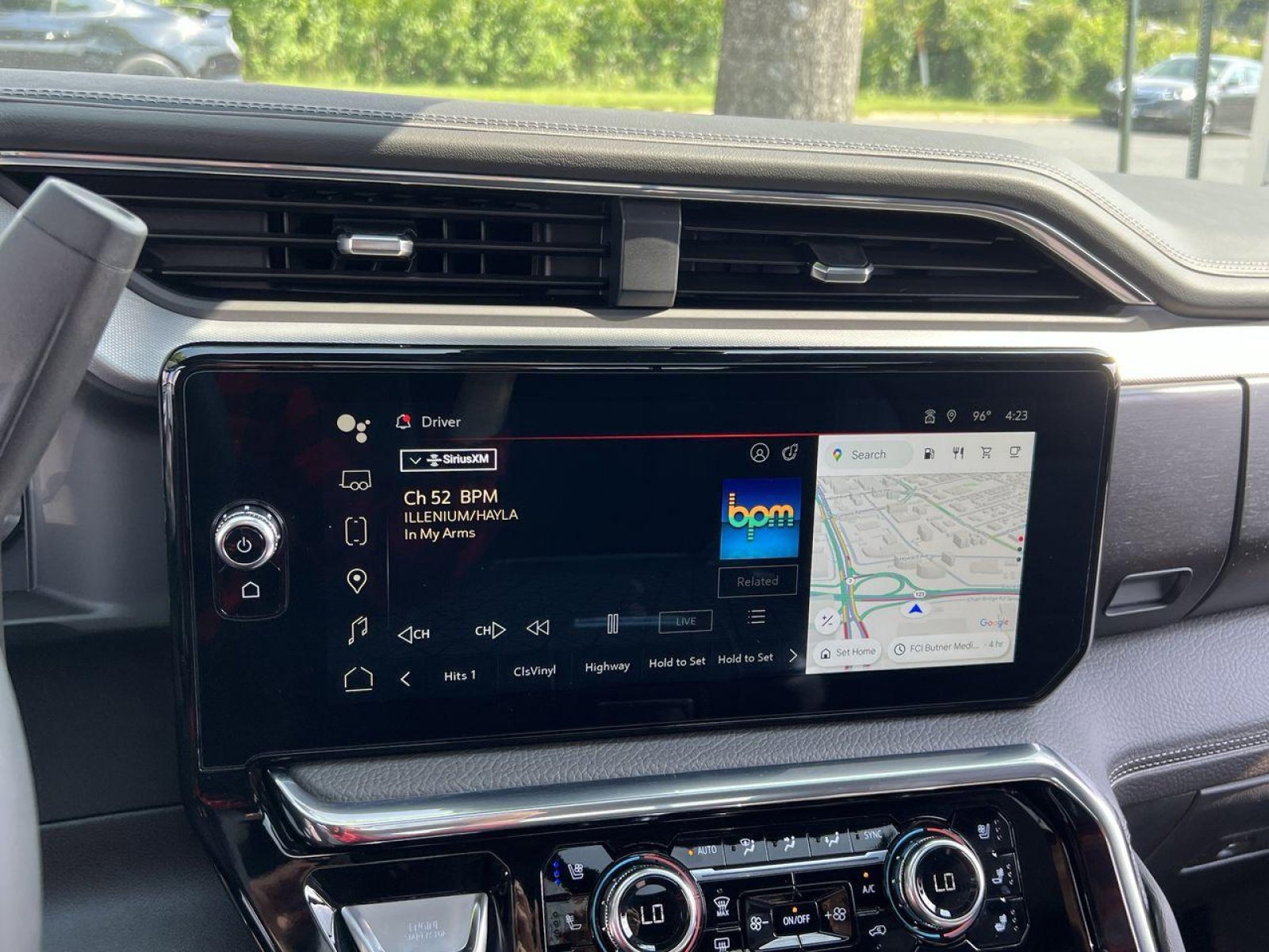 New 2025 GMC Sierra 3500 Denali w/ Denali Reserve Package image 13