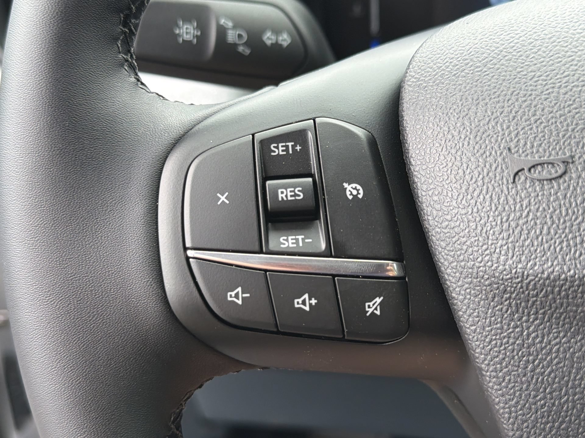 New 2026 Ford Maverick XLT w/ XLT Luxury Package FWD image 16