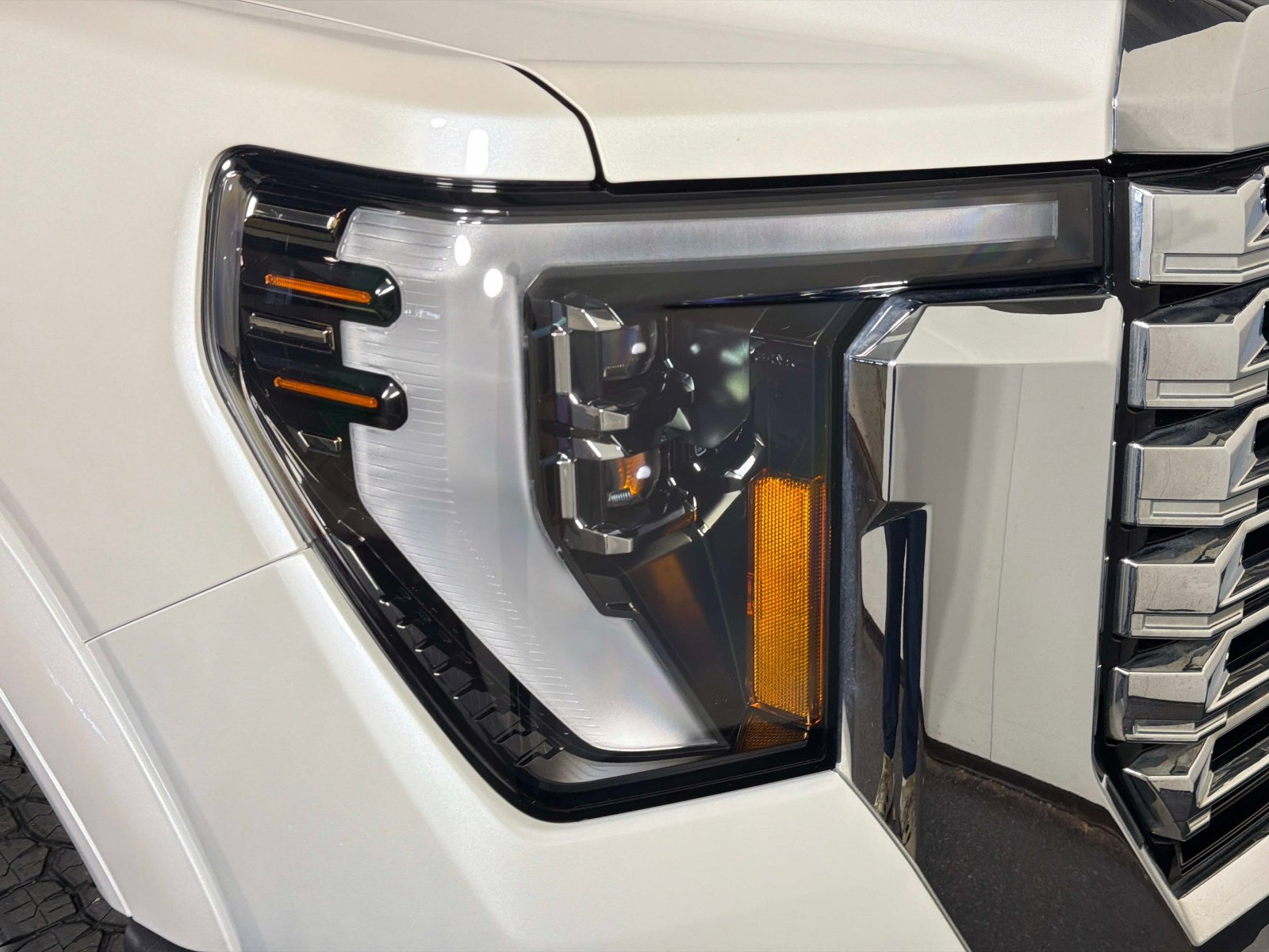 Used 2025 GMC Sierra 2500 Denali w/ Denali Reserve Package image 9