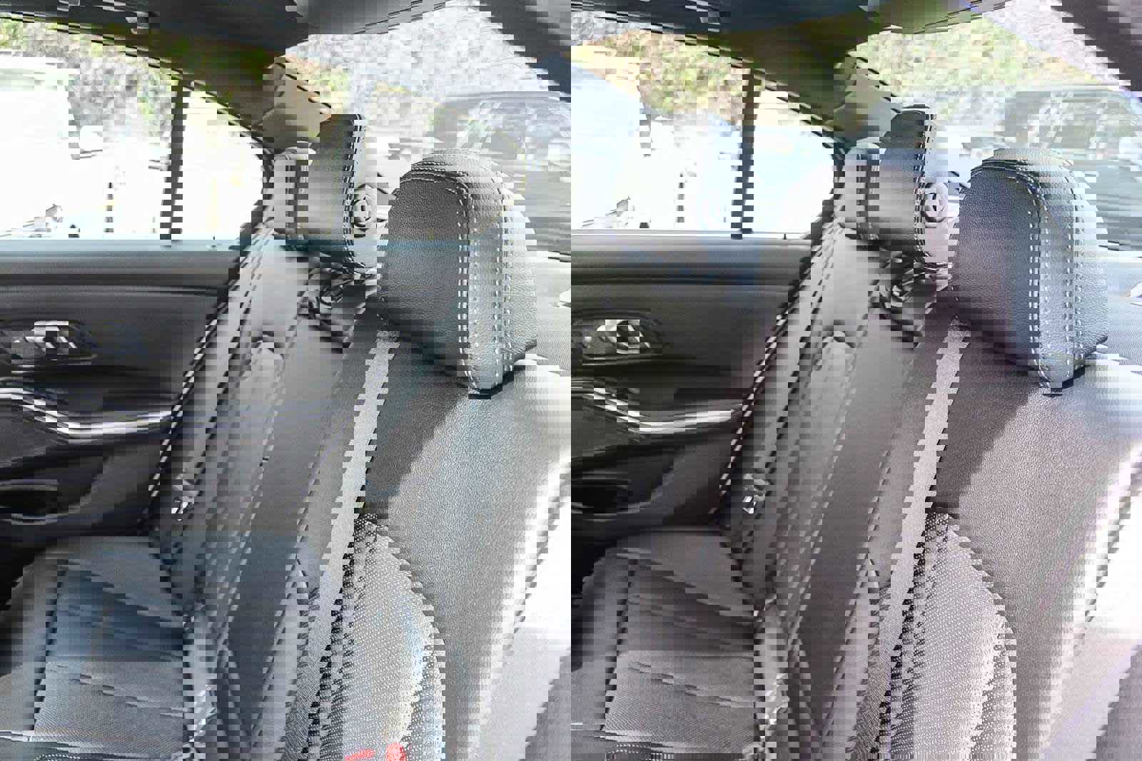 Used 2025 BMW 330i Sedan w/ Premium Package image 18