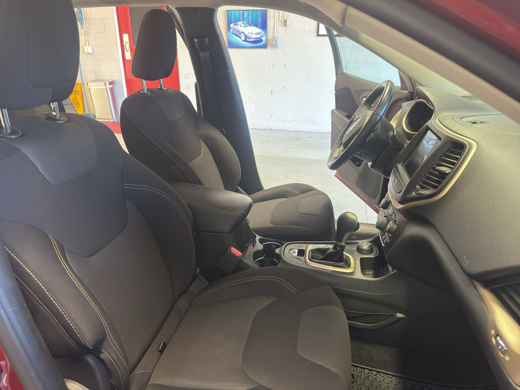 Used 2016 Jeep Cherokee Latitude w/ Cold Weather Group AWD/4WD image 22