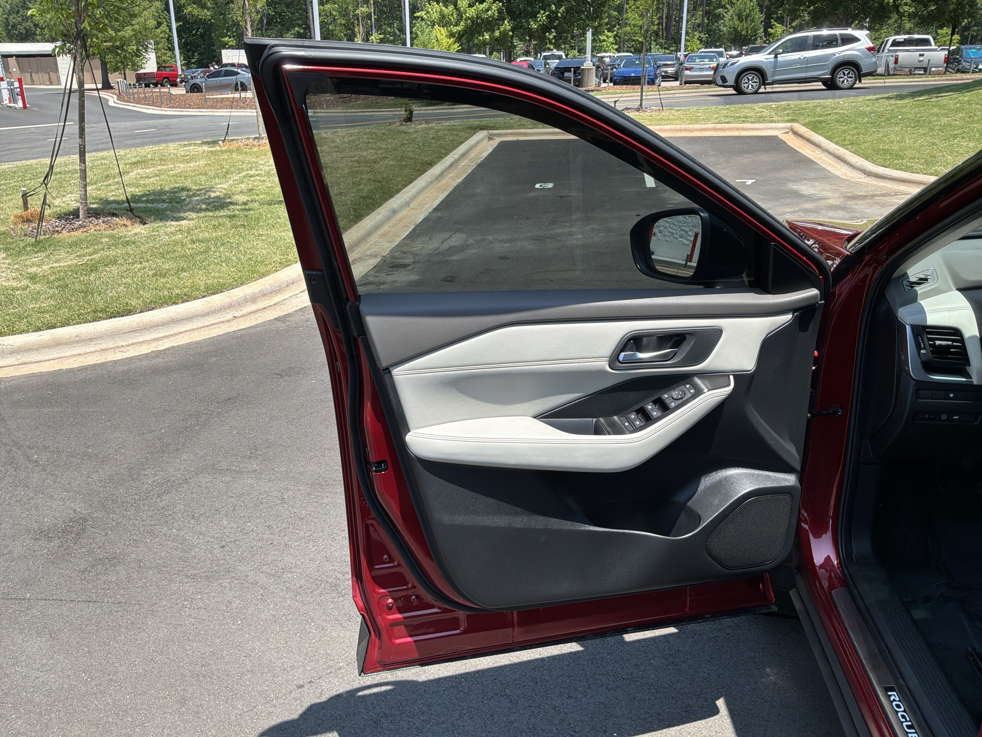 Used 2026 Nissan Rogue Dark Armor FWD image 14