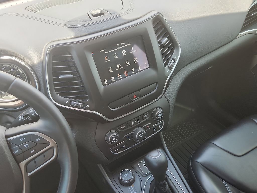 Used 2019 Jeep Cherokee Latitude Plus AWD/4WD image 14