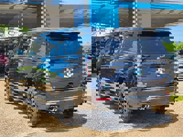 New 2025 Chevrolet Suburban Premier image 5