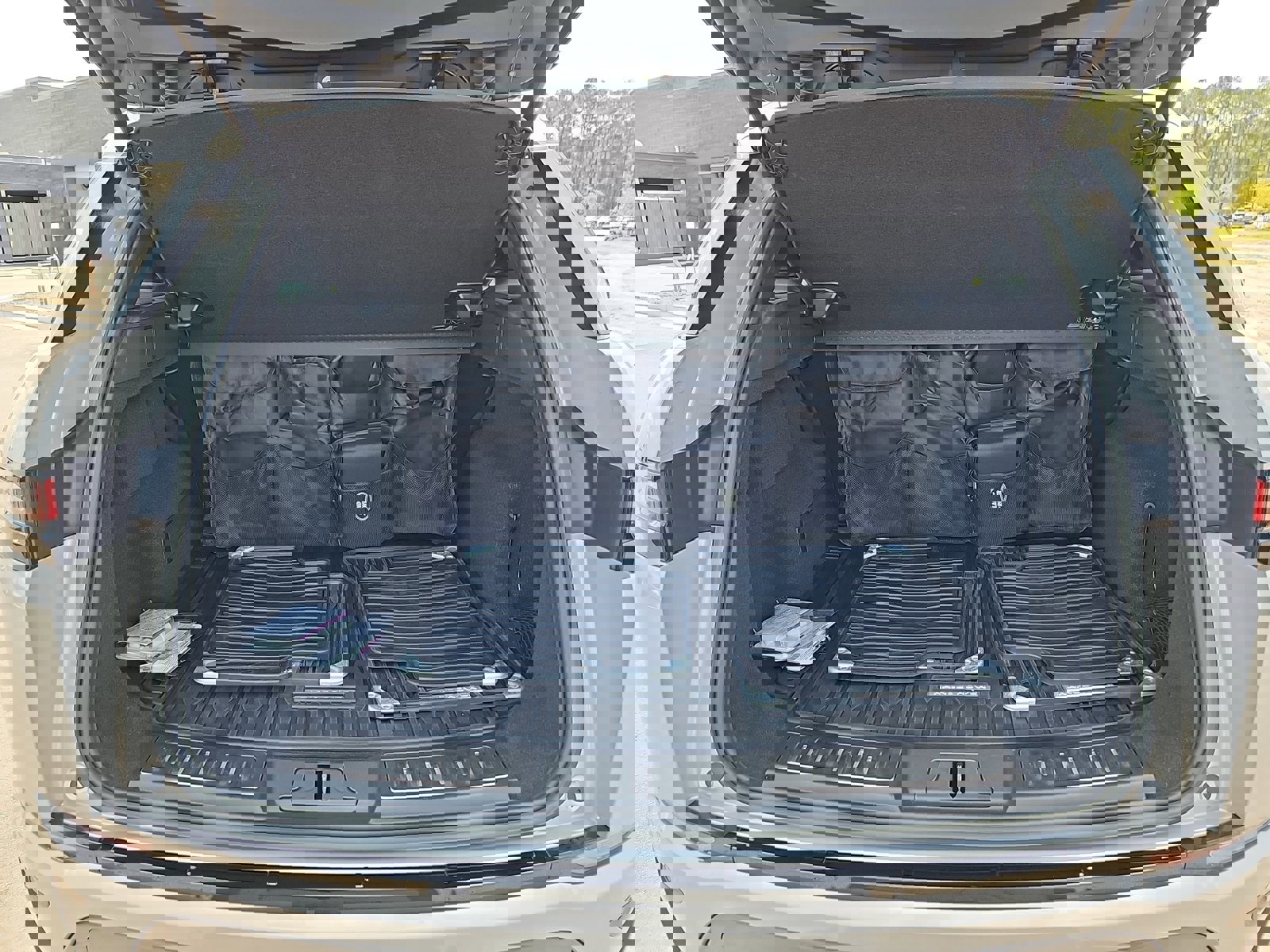 Used 2023 Land Rover Range Rover Evoque R-Dynamic SE image 12