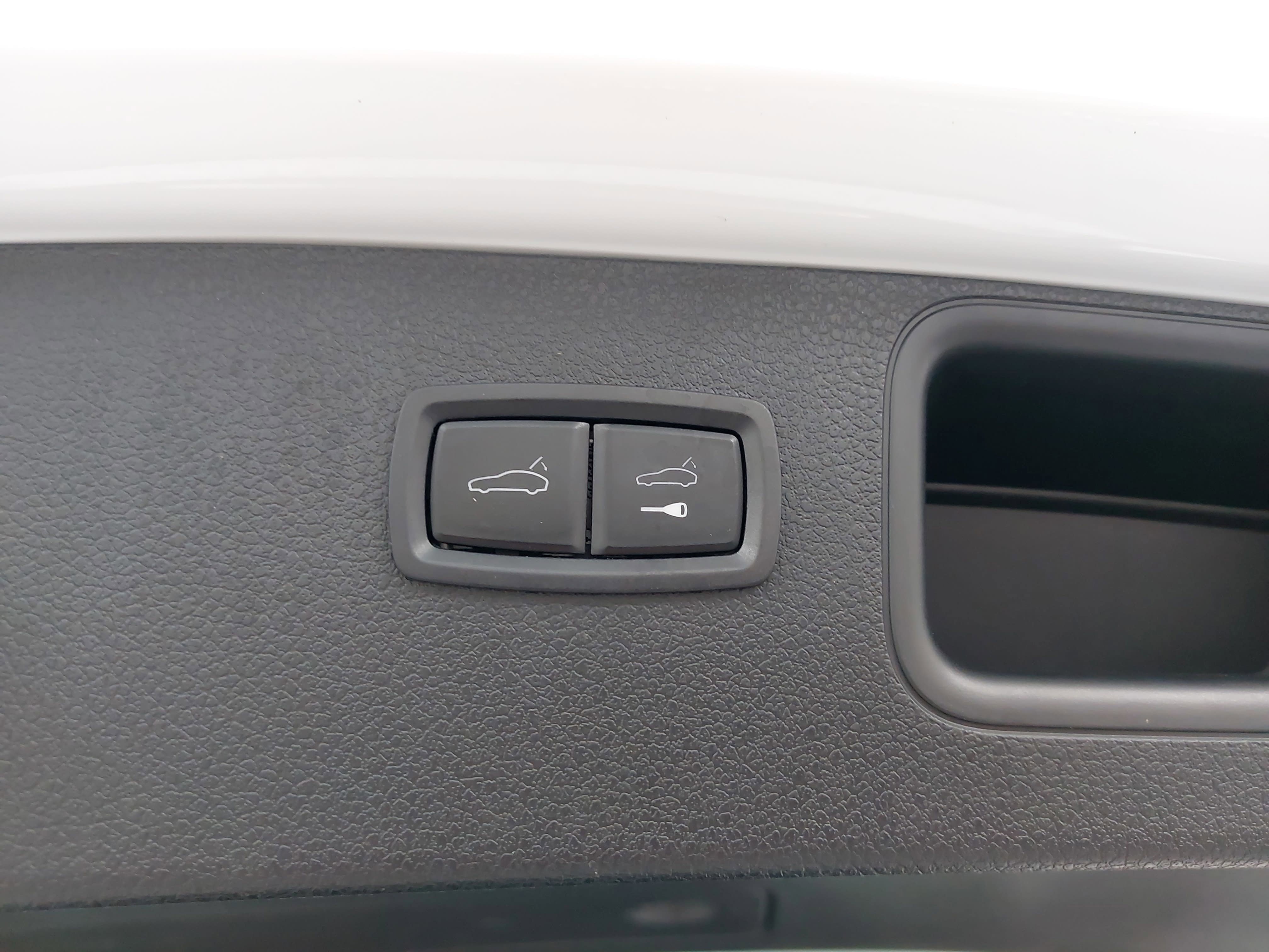 Certified 2023 Porsche Macan AWD/4WD image 15