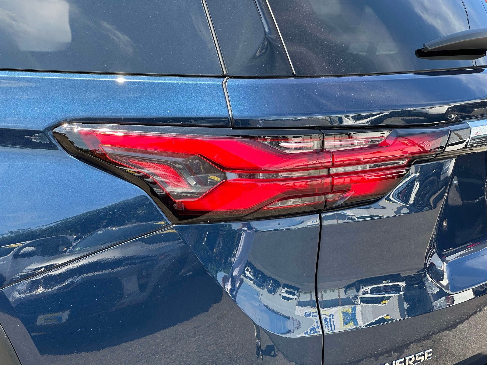 Used 2023 Chevrolet Traverse LT FWD image 9