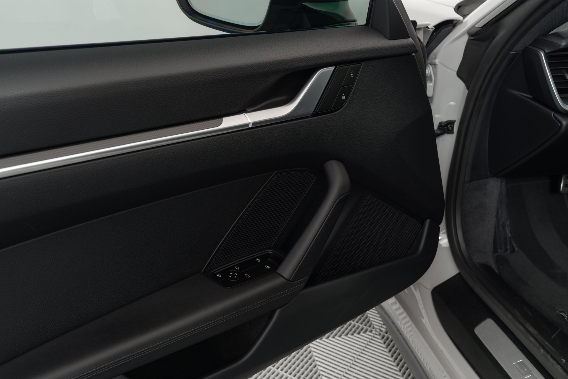 Used 2024 Porsche 911 Carrera image 10