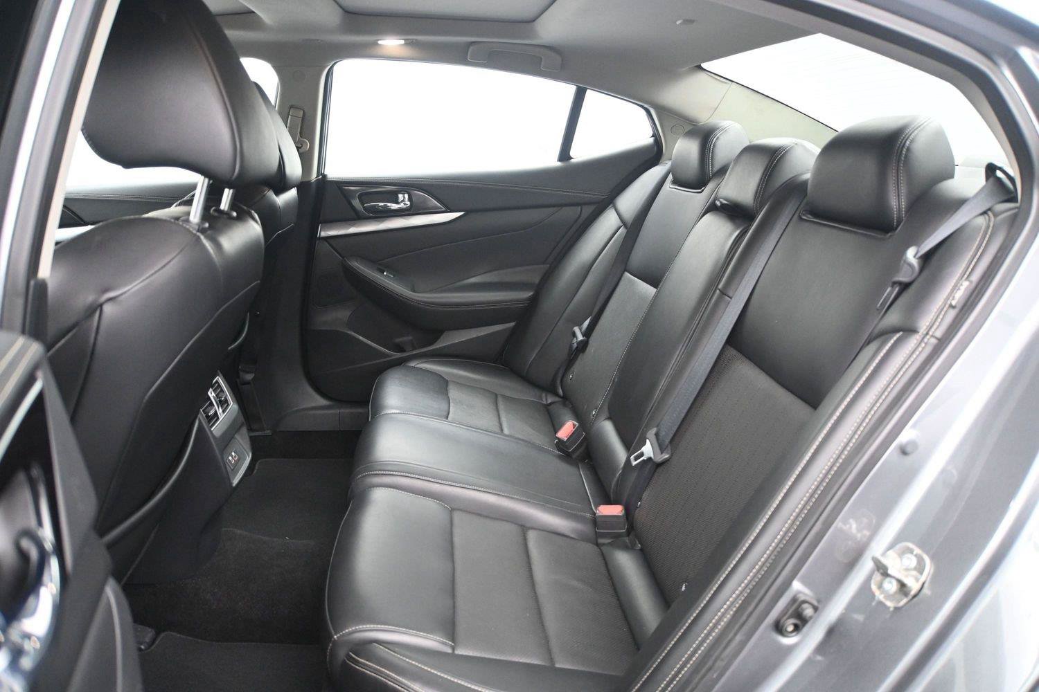 Used 2019 Nissan Maxima 3.5 SL w/ Floor Mat Group FWD image 9