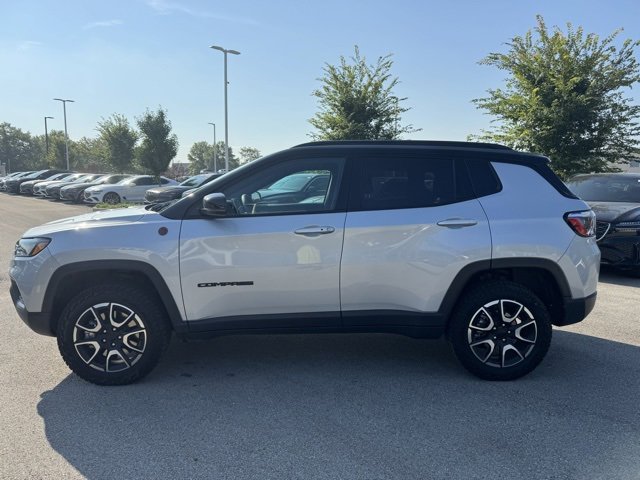 Used 2024 Jeep Compass Trailhawk image 5