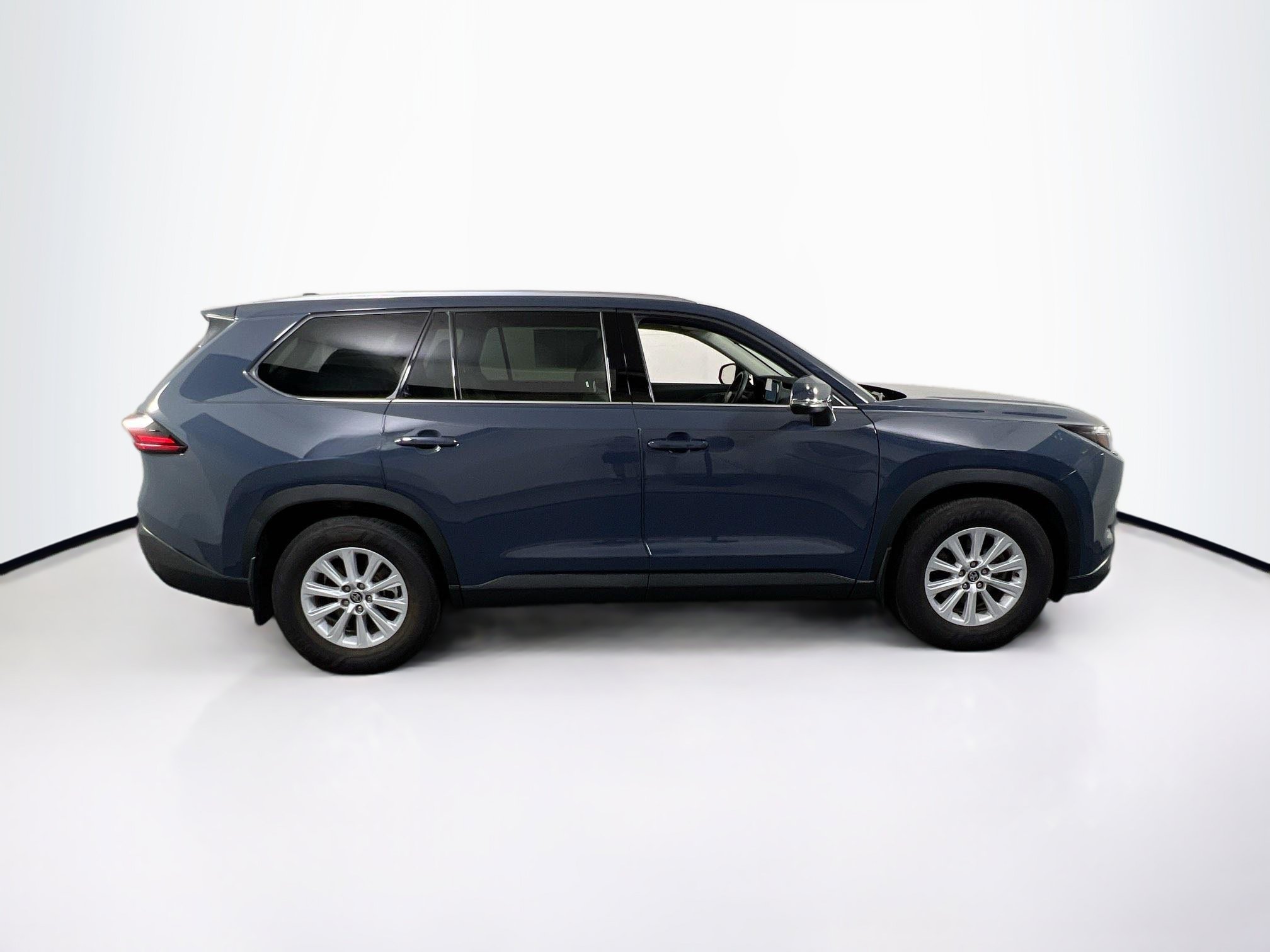 Used 2025 Toyota Grand Highlander AWD image 4