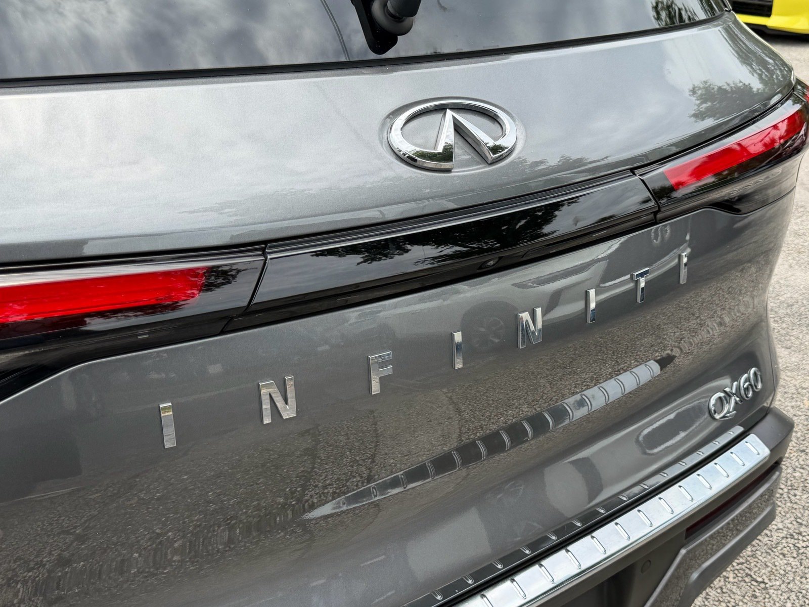 Used 2022 INFINITI QX60 Luxe w/ Cargo Package FWD image 15