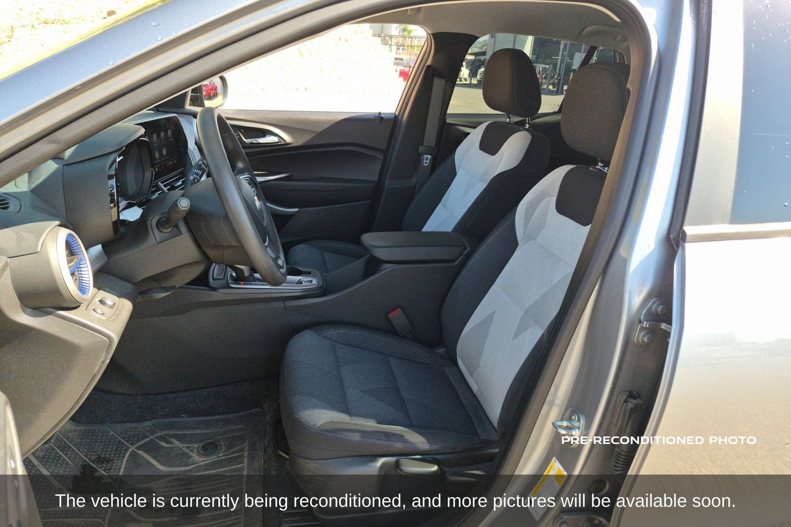 Used 2024 Chevrolet Trax LS FWD image 11