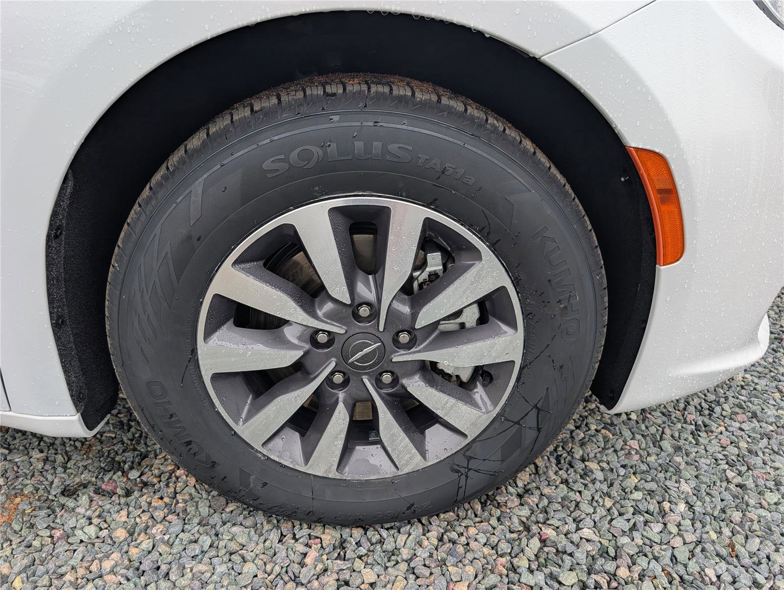 Used 2024 Chrysler Pacifica Select image 9