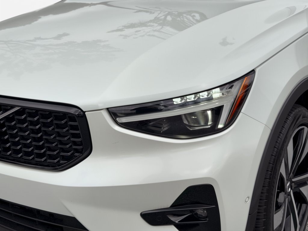 Used 2024 Volvo XC40 B5 Plus w/ Protection Package Premier AWD/4WD image 12