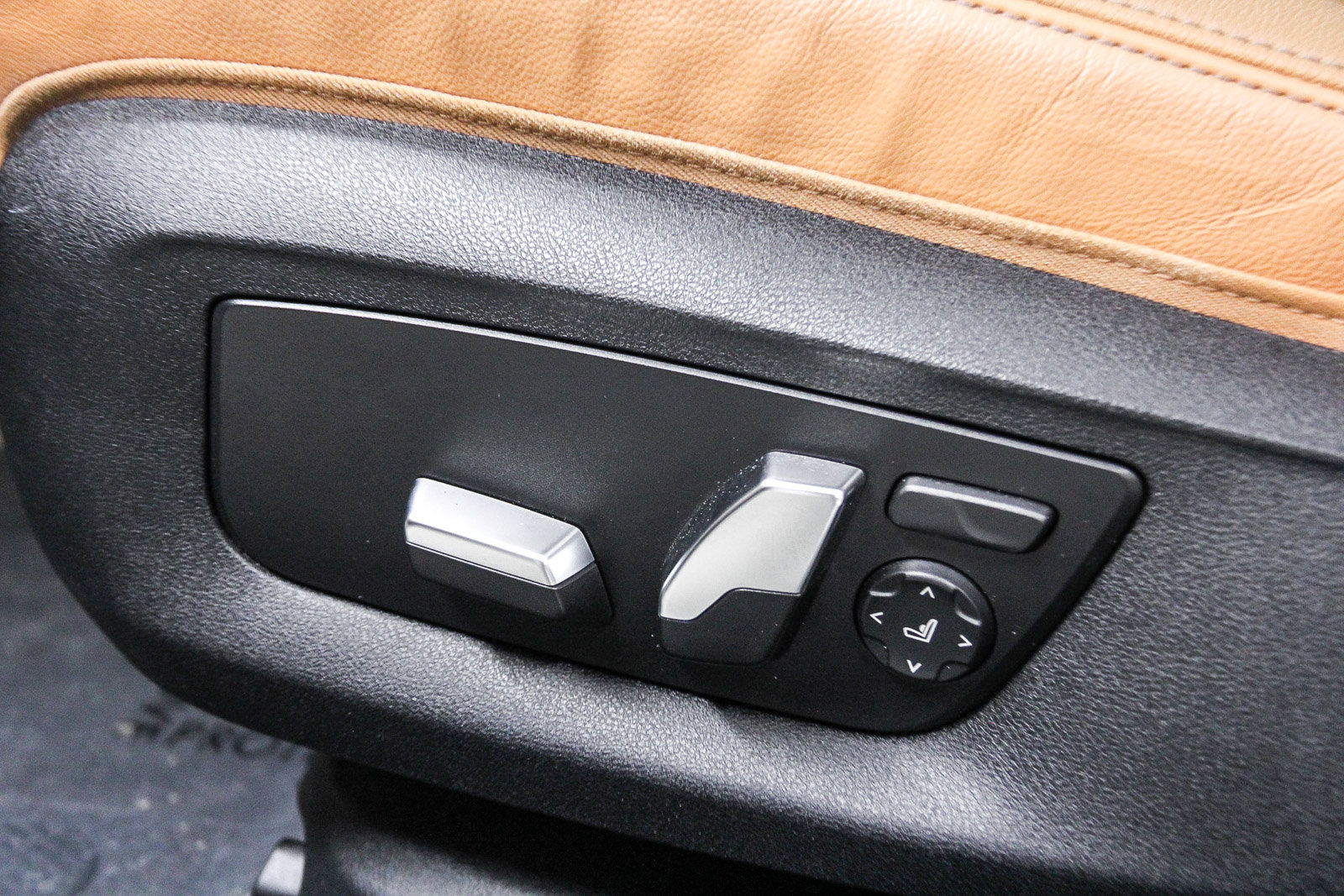 Certified 2023 BMW 530e 530e w/ Premium Package image 21