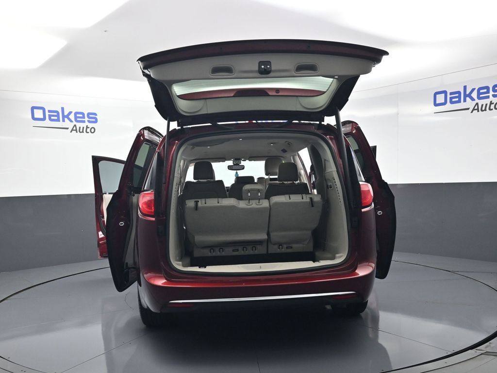 Used 2018 Chrysler Pacifica Limited image 57