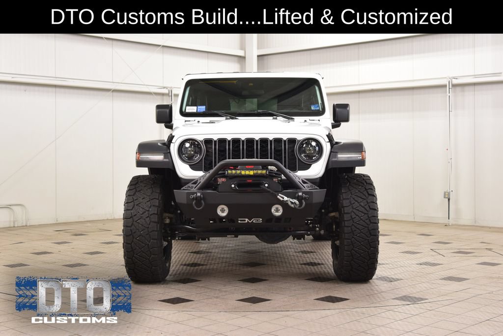 Used 2025 Jeep Wrangler Unlimited Rubicon AWD/4WD image 2