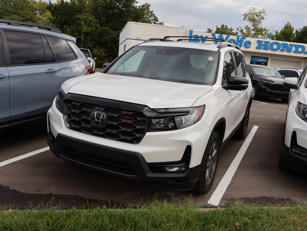 Used 2025 Honda Passport TrailSport image 3