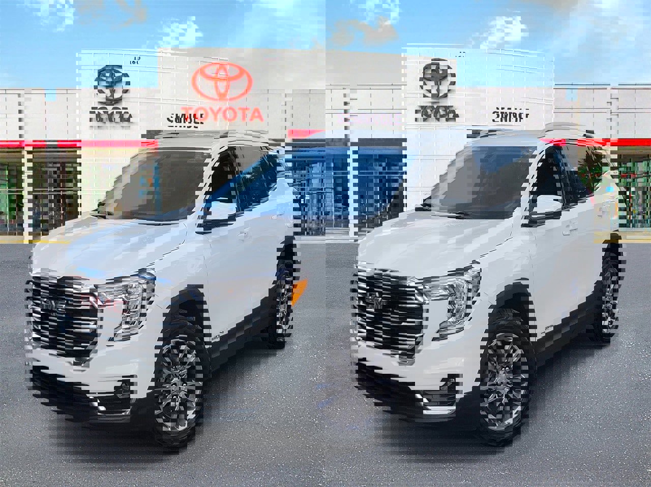 Used 2023 GMC Terrain SLT image 1