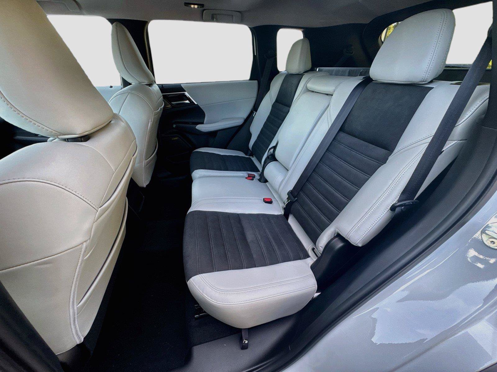 New 2026 Mitsubishi Outlander SE FWD image 25