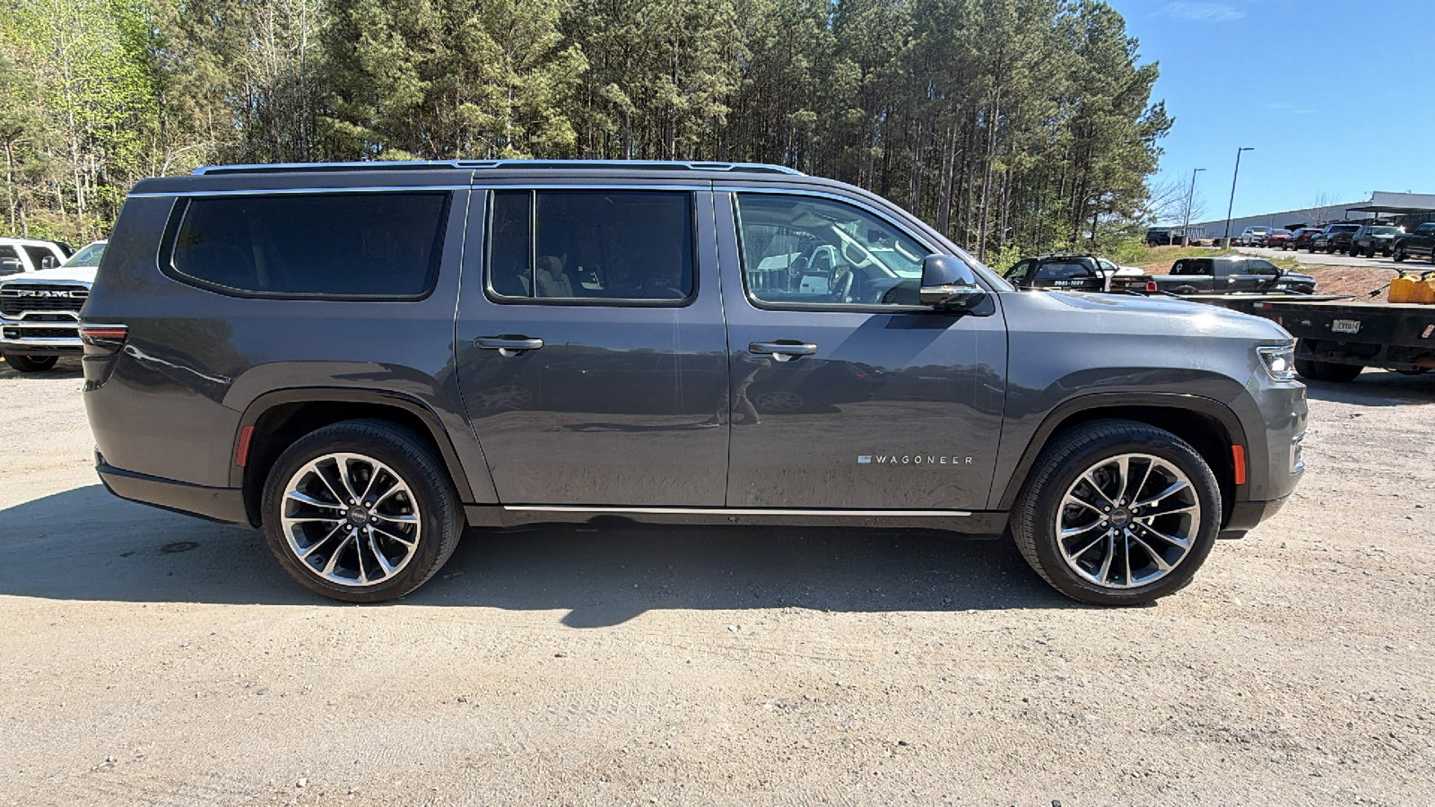 Used 2024 Jeep Wagoneer L Series III w/ Premium Group I image 7