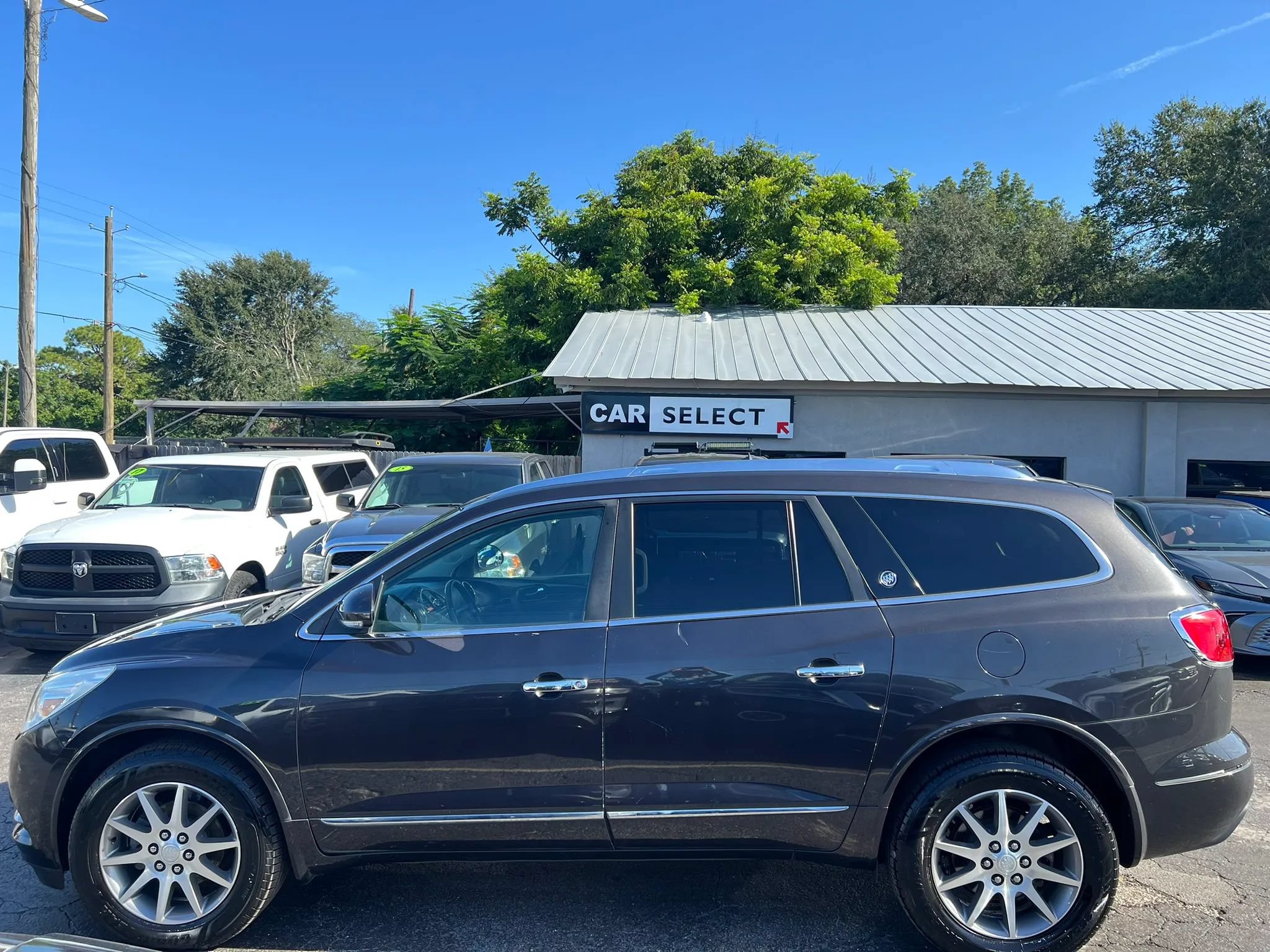 Used 2017 Buick Enclave Leather FWD image 8