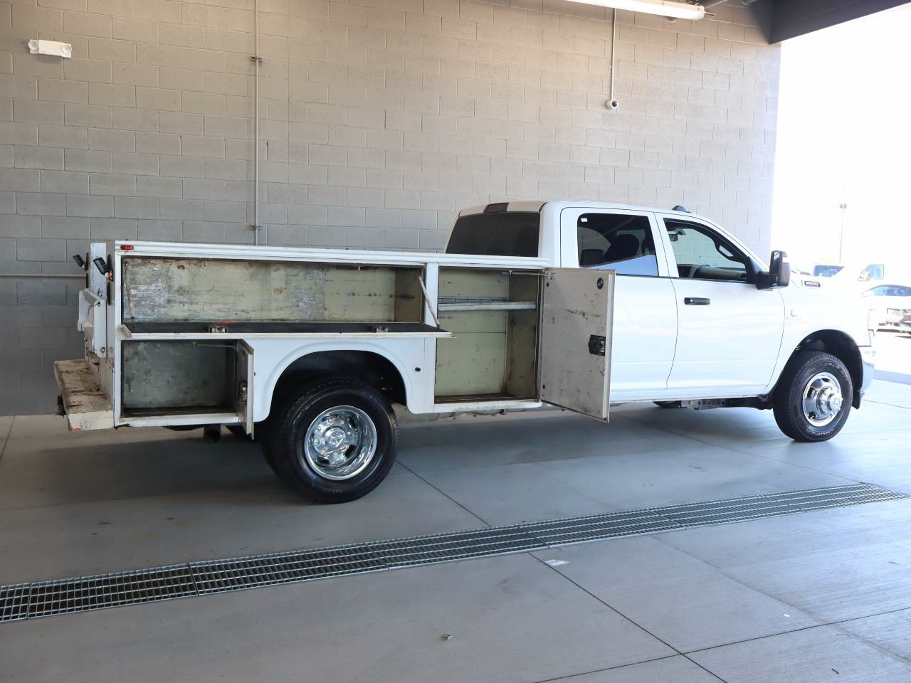Used 2023 RAM 3500 Tradesman w/ Chrome Appearance Group AWD/4WD image 20