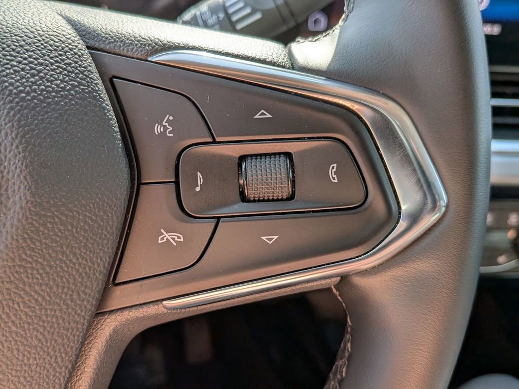 Used 2025 Chevrolet Trax LT w/ LT Convenience Package image 19