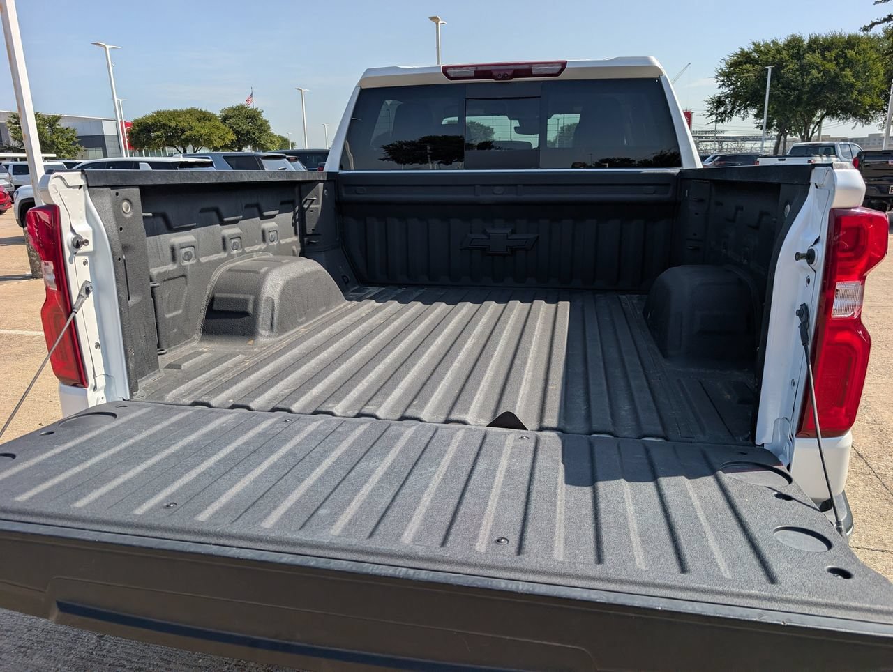 Used 2025 Chevrolet Silverado 1500 LTZ AWD/4WD image 27