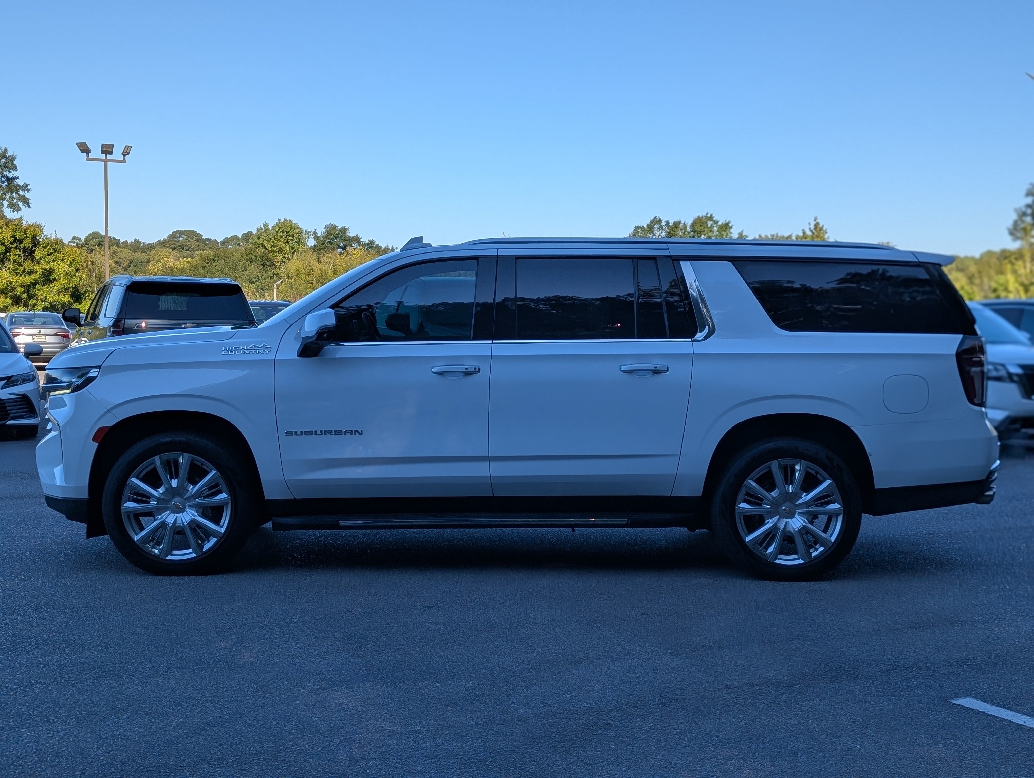 Used 2022 Chevrolet Suburban High Country w/ Max Trailering Package AWD/4WD image 6