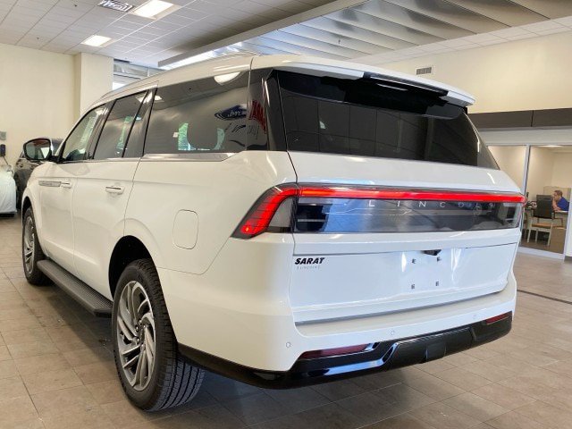 New 2027 Lincoln Navigator Premiere AWD/4WD image 5